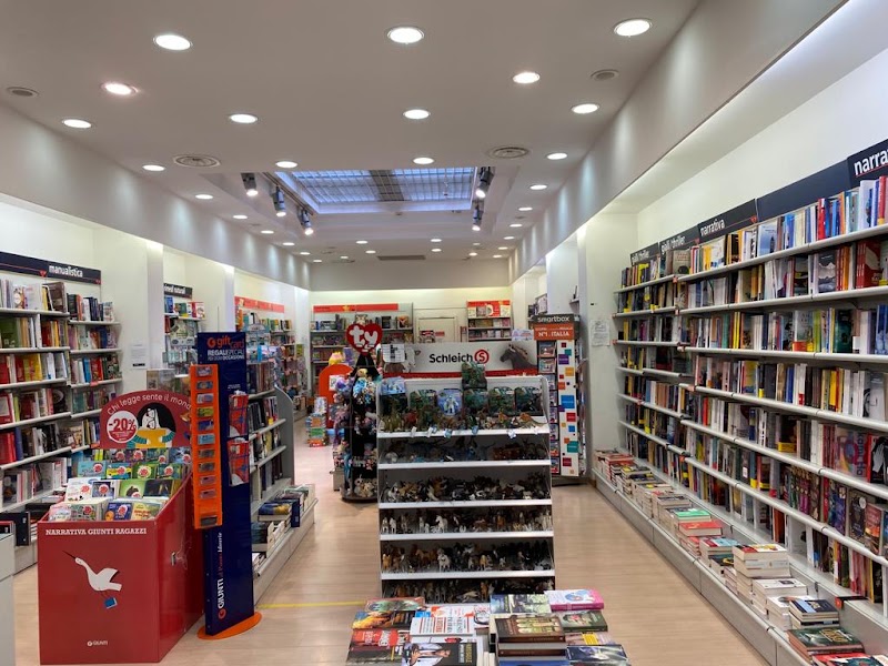 Giunti al Punto Librerie - Giunti al Punto Librerie, c/o Centro Commerciale I Gelsi, Via Pier Paolo Pasolini, 1, 53048 Sinalunga SI, Italy