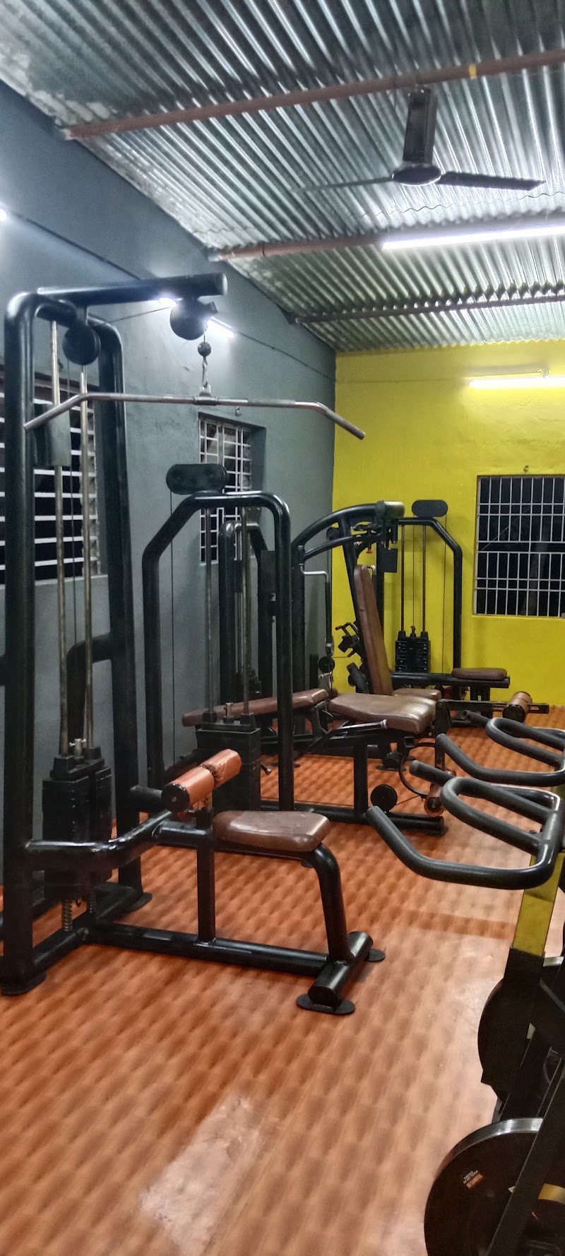 S. S FITNESS CLUB HUDCO GYM - S. S FITNESS CLUB HUDCO GYM hudco, LIG 300, Hudco Colony, MILAN CHOWK, Bhilai, Chhattisgarh 490009, India