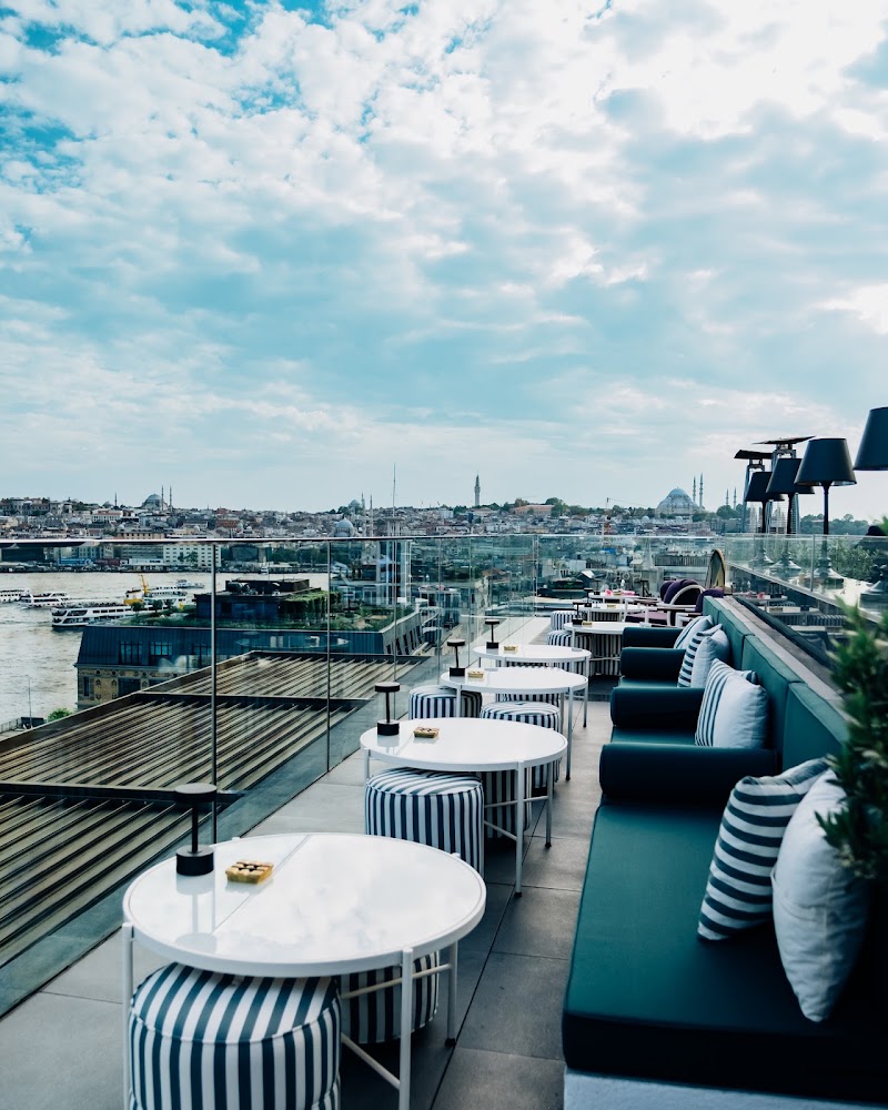 Sky Karaköy - Sky Karaköy, JW Marriott Istanbul Bosphorus, Kemankeş Karamustafa Paşa, Kemankeş Cd. No:49, 34425 Beyoğlu/İstanbul, Türkiye