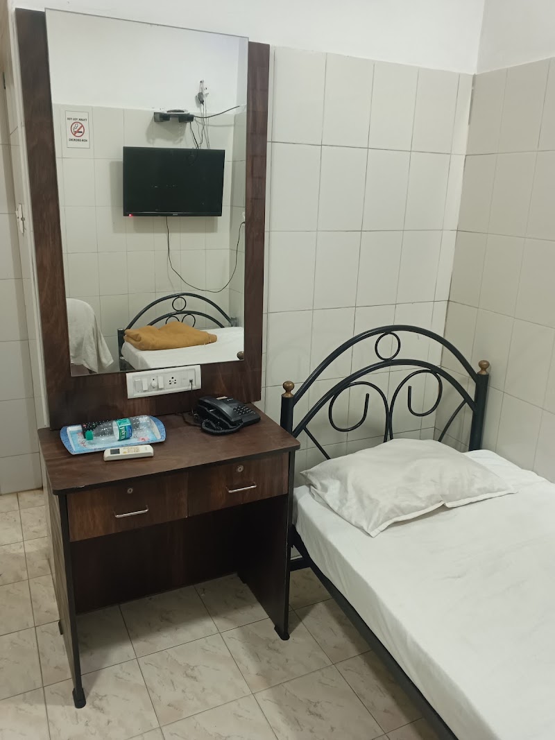 SRI DEVI RESIDENCY - SRI DEVI RESIDENCY 27X2+GG4, V V Koil St, Vellala Teynampet, Chokkalingam Nagar, Teynampet, Chennai, Tamil Nadu 600086, India