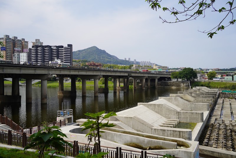 景美溪左岸新店河濱腳踏車道