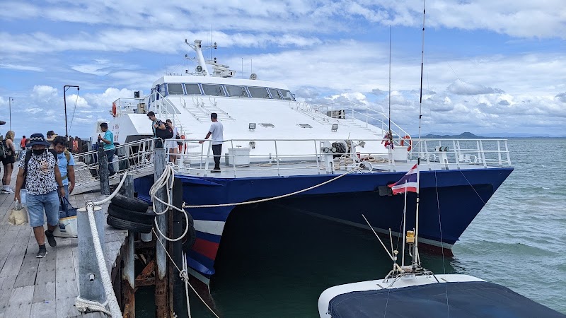 Chumphon (Lomprayah Pier) - Chumphon (Lomprayah Pier), Hat Sai Ri, Mueang Chumphon District, Chumphon 86120, Thailand