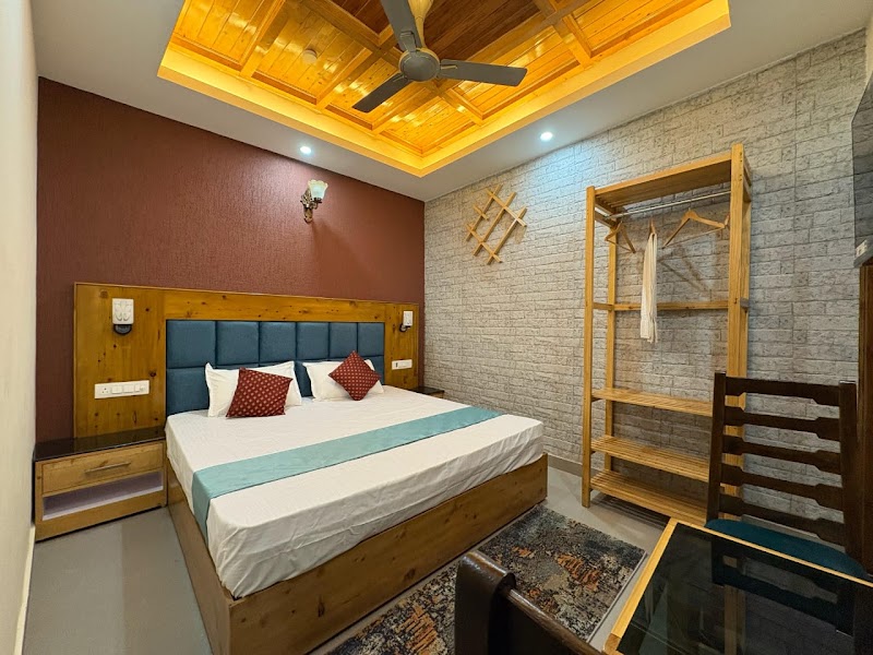 The Cloud 9 - The Cloud 9 Oak bush estate, Civil road, The Mall Road, Mussoorie, Uttarakhand 248179, India
