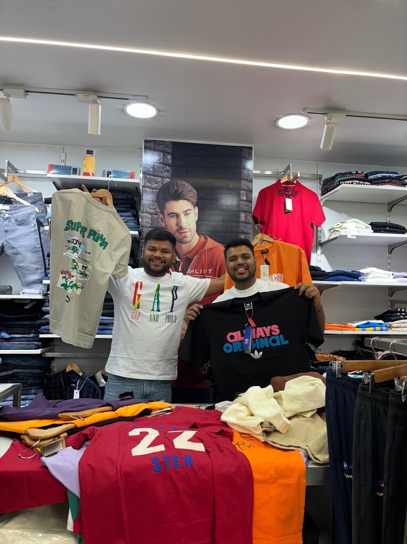 Desi videshi - Desi videshi, opposite varun plaza, Budharaja, Sambalpur, Odisha 768004, India