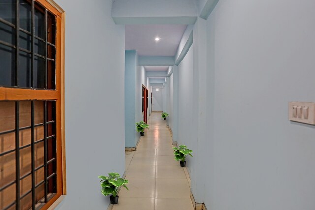 Hotel O The Moon - Hotel O The Moon Hoshiyarpur, Block F, Sector - 106, Noida, Uttar Pradesh 201313, India