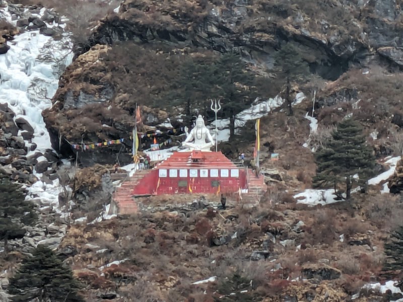 Baba Harbhajan Singh Shrine - Baba Harbhajan Singh Shrine 9R8Q+85V, Phadamchen, Sikkim 737102, India