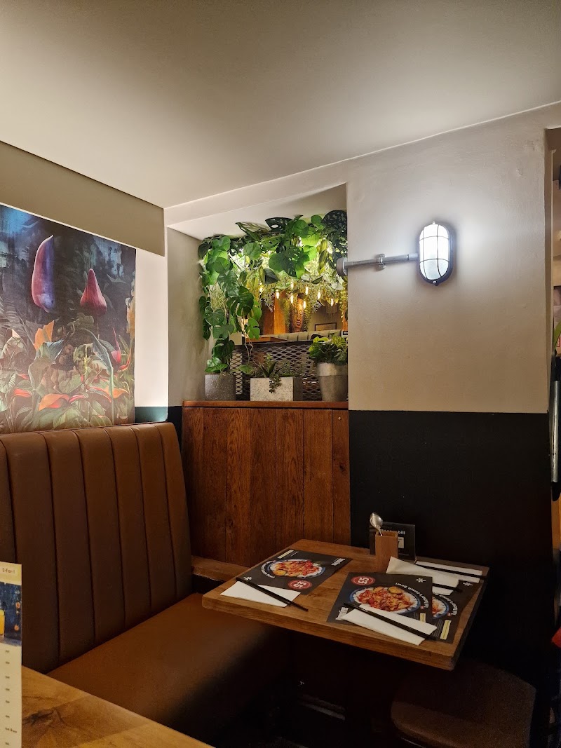 Banana Tree Henley - Banana Tree Henley 37 Hart St, Henley-on-Thames RG9 2AR, UK