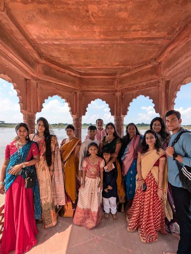 Mathura Vrindavan Tour - Mathura Vrindavan Tour House - 1, Block - A, Tantura Rd, Sarang Vihar, Balajipuram, Mathura, Uttar Pradesh 281006, India