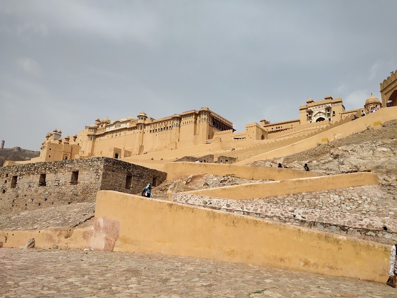 Surajpol dwaar (Sun Gate) Rajasthan - Surajpol dwaar (Sun Gate) Rajasthan Amer Palace and Fort, Amer Rd, Devisinghpura, Amer, Rajasthan 302028, India