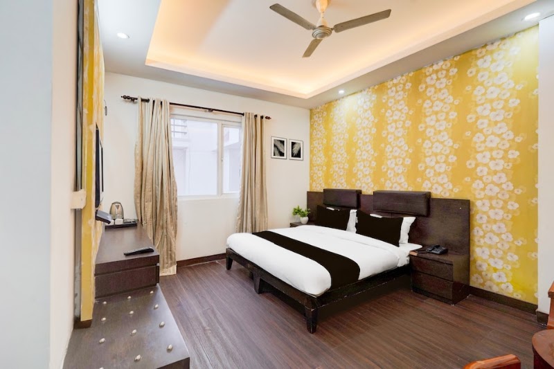 Townhouse by OYO Sector 51 Noida Near Metro Station - Townhouse by OYO Sector 51 Noida Near Metro Station Plot Number 183, D Block, Sector 51, Noida, Uttar Pradesh 201303, India