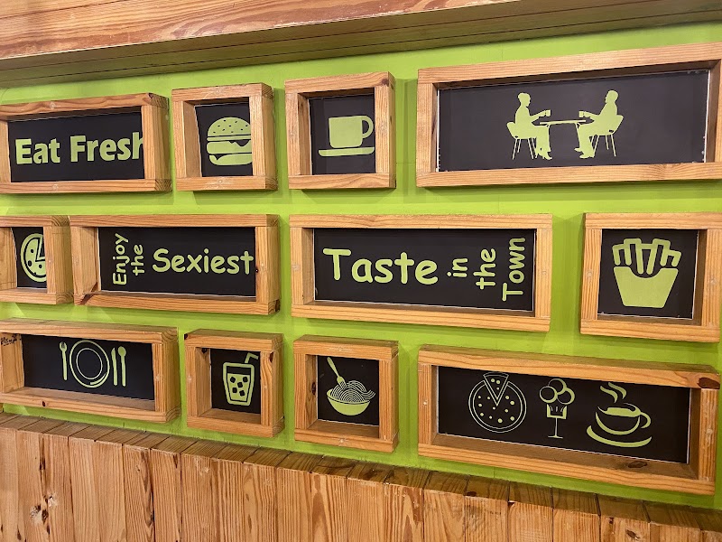 Veg Bites Cafe & Restaurant - Veg Bites Cafe & Restaurant 9/47, Mittal Chambers, Sapna Sangeeta Rd, near Sapna Sangeeta Lumiere, Snehnagar, Indore, Madhya Pradesh 452001, India