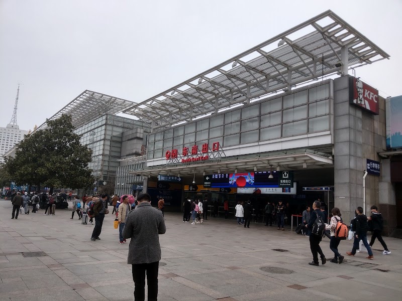 上海火车站西南出口 - 上海火车站西南出口, China, Shang Hai Shi, 闸北区秣陵路 邮政编码: 200071