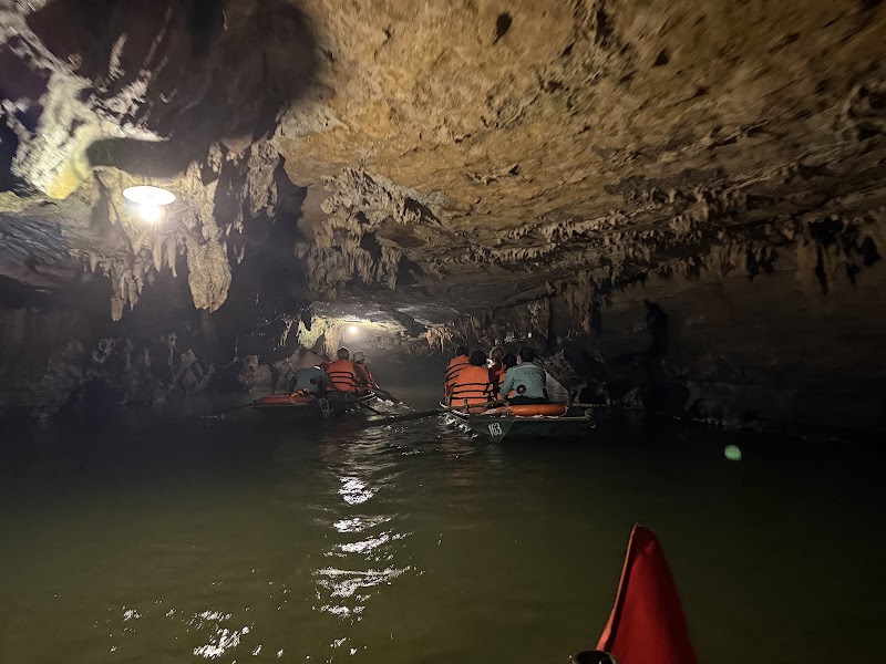 Trang An Grottoes tour - Trang An Grottoes tour, 7W39+HF, Hoa Lu, Ninh Binh, Vietnam