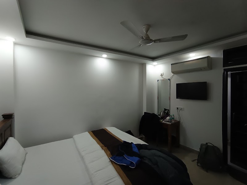 Yes Boss By Backpackers Heaven - Yes Boss By Backpackers Heaven Building No. 875, Kumaharan Gali, Main Bazar, Aram Bagh, Paharganj, New Delhi, Delhi 110055, India