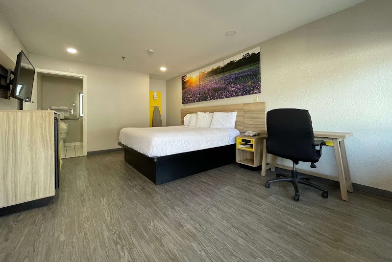 Days Inn by Wyndham Near Seaworld San Antonio - Days Inn by Wyndham Near Seaworld San Antonio 6010 Northwest Loop 410, San Antonio, TX 78238, USA