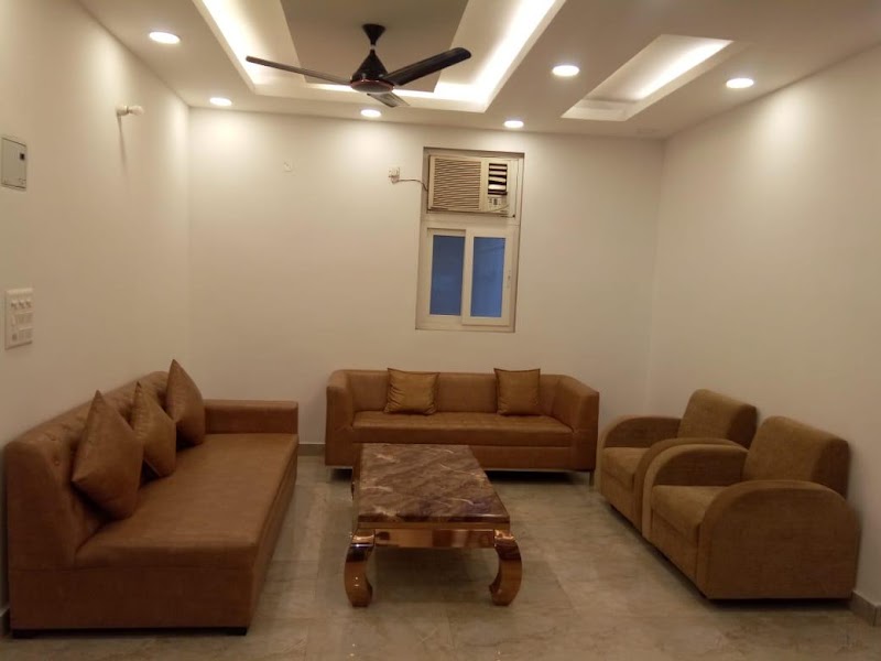 TRIOM HOTEL - TRIOM HOTEL B/147, Mehrauli - Badarpur Rd, near shiv mandir, Sharma Market, Pulpharadpur, Block A, Pul Pehladpur, New Delhi, Delhi 110044, India