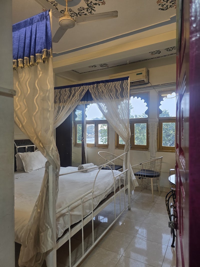 Hanuman Ghat Boutique Stays on Lake Pichola - Hanuman Ghat Boutique Stays on Lake Pichola, hanuman ghat area, Ambrai Rd, near walking Bridge, Outside Chandpole, Ambamata, Udaipur, Rajasthan 313001, India