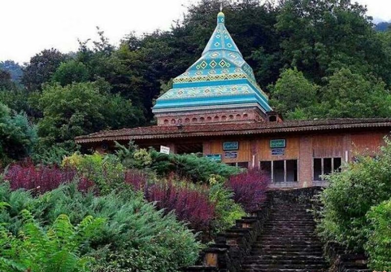 Sheikh Zahed Gilani's Shrine - Sheikh Zahed Gilani's Shrine, Gilan Province, Lahijan, جاده شیخانبر - گوهر سرا، لاهيجان، استان گیلان،، Sheikh Zahed Gilani's Shrine, Iran
