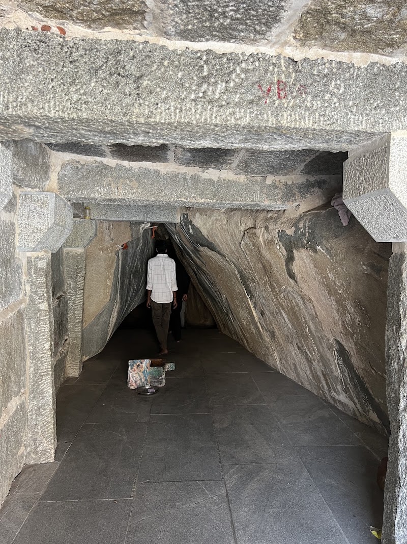 Shabhari Ashrama - Shabhari Ashrama, 9F3G+JM4, Anegundi, Chickrampur, Karnataka 583227, India