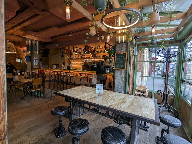 The Place to... Gare de l'Est - Restaurant Pub Paris 10 - The Place to... Gare de l'Est - Restaurant Pub Paris 10 131 Rue du Faubourg Saint-Martin, 75010 Paris, France