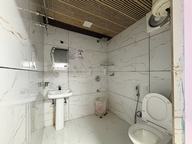 HOTEL AMAR - HOTEL AMAR Kurli Chowk, near Picture Palace, The Mall Road, Mussoorie, Uttarakhand 248179, India