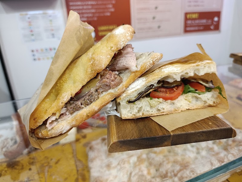 La Divina Schiacciata - La Divina Schiacciata, Via dei Servi, 8r, 50122 Firenze FI, Italy