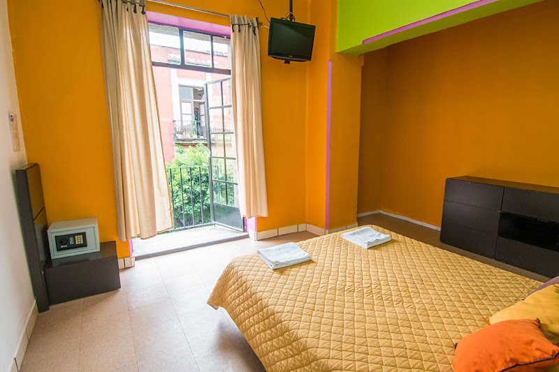 Hostel Amigo Suites - Hostel Amigo Suites, Luis González Obregón 14 b, Centro Histórico de la Cdad. de México, Centro, Cuauhtémoc, 06300 Ciudad de México, CDMX, Mexico