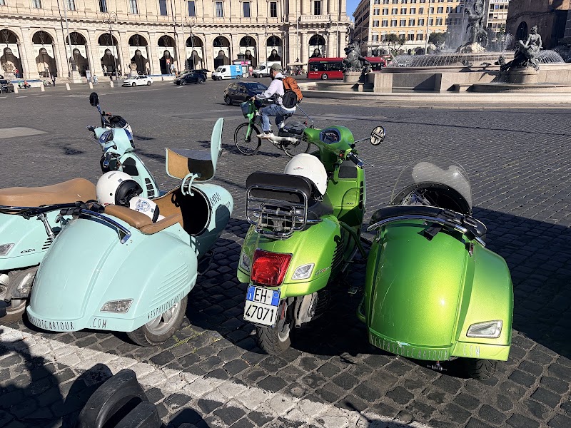 Vespa Sidecar Tour - Vespa Sidecar Tour, P.za della Repùbblica, 41, 00185 Roma RM, Italy