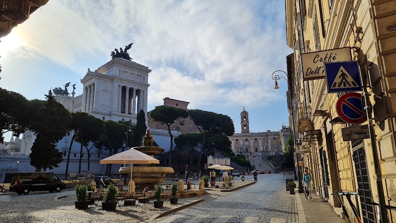 Piazza d'Aracoeli - Piazza d'Aracoeli, Via di S. Venanzio, 8, 00186 Roma RM, Italy