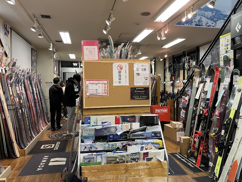 Ski shop Vail - Ski shop Vail Japan, 〒101-0052 Tokyo, Chiyoda City, Kanda Ogawamachi, 2-chōme−１ 1F