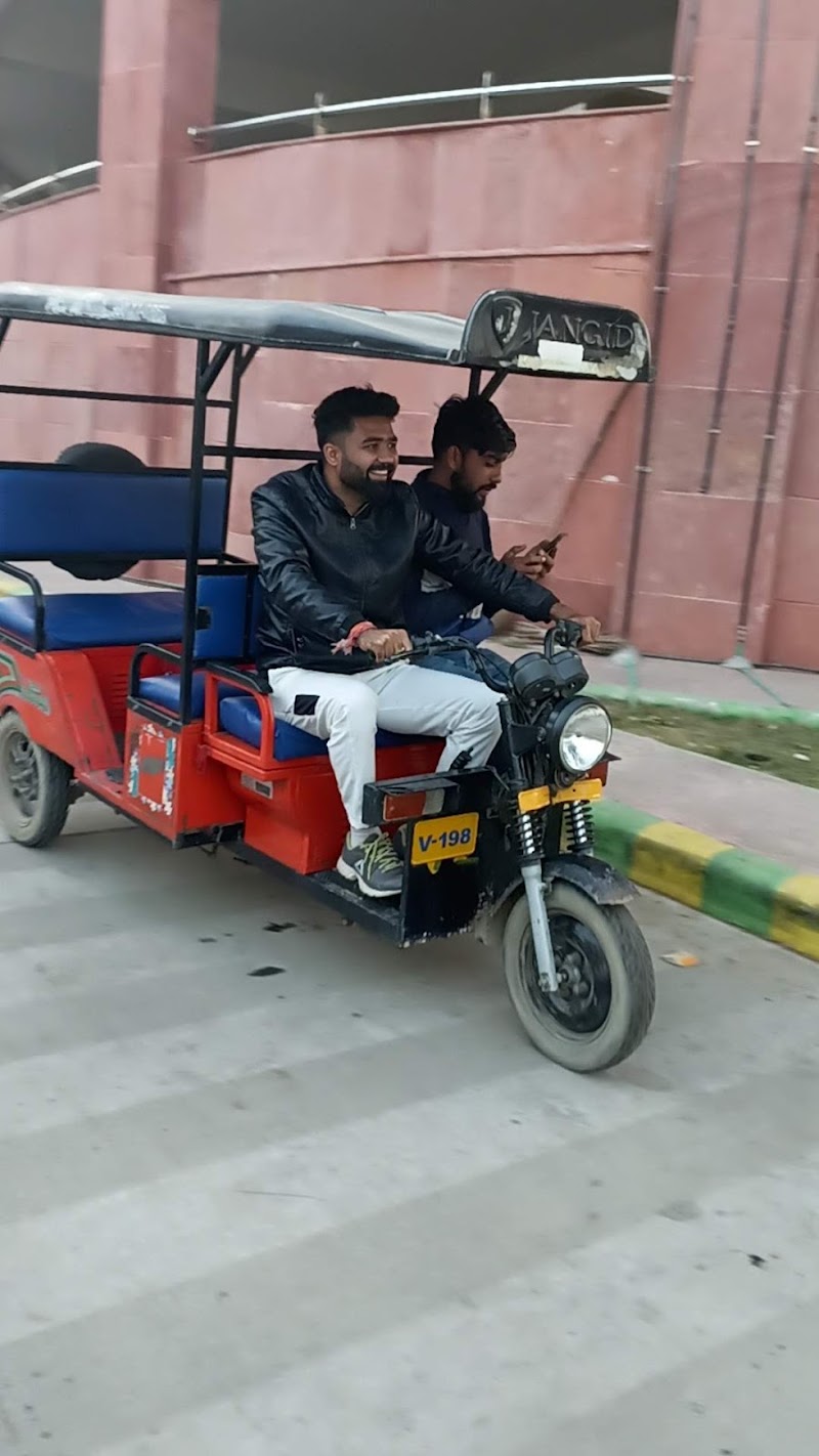 Parking - Parking, HM97+W72, Chaitanya Vihar, Rajpur Khadar, Vrindavan, Uttar Pradesh 281121, India