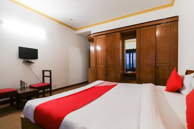 Flagship Hotel Midview Mussoorie - Flagship Hotel Midview Mussoorie 12, Mall Rd, The Mall Road, Mussoorie, Uttarakhand 248179, India