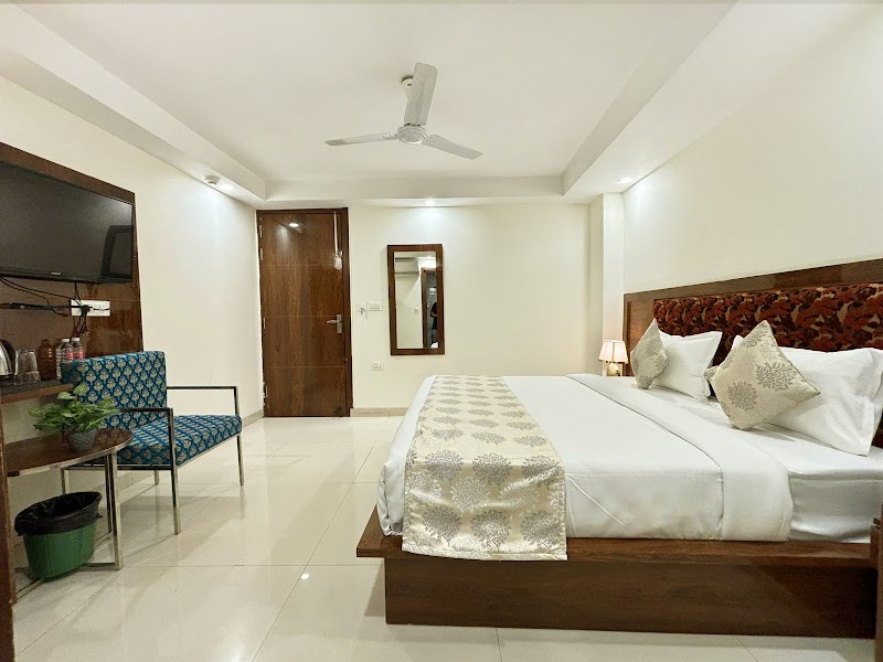 Hotel Emblem Suites By Denver - Hotel Emblem Suites By Denver Plot No.219-A, Mahipalpur NH, 8 KH 423, Road No. 6, Block RZ, Mahipalpur Village, Mahipalpur, New Delhi, Delhi 110037, India