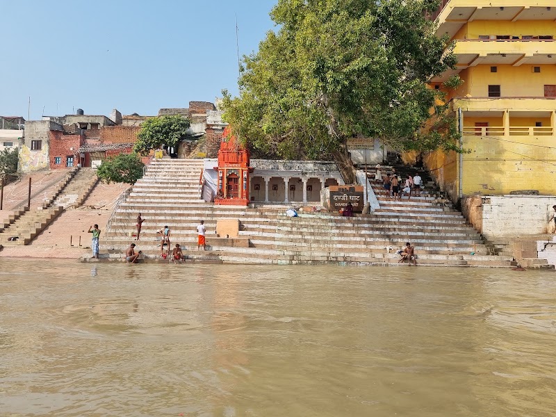 Dandi Ghat, (Varanasi) - Dandi Ghat, (Varanasi) 72W4+QVH, Hanuman Ghat Rd, Hanumaan Ghat, Bangali Tola, Varanasi, Uttar Pradesh 221001, India