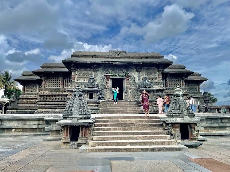 Halebidu - Halebidu 6X7V+7Q7, Halebeedu, Karnataka 573121, India