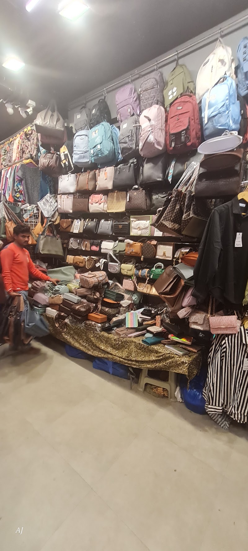 Bandra hill road market - Bandra hill road market Shop No 5, ELCO ARCADE, Hill Rd, Ranwar, Bandra West, Mumbai, Maharashtra 400050, India