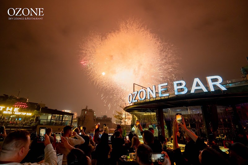 Ozone Sky Lounge & Restaurant Hanoi - Ozone Sky Lounge & Restaurant Hanoi, 18 - 24 P. Nhà Chung, Ward, Hoàn Kiếm, Hà Nội 100000, Vietnam