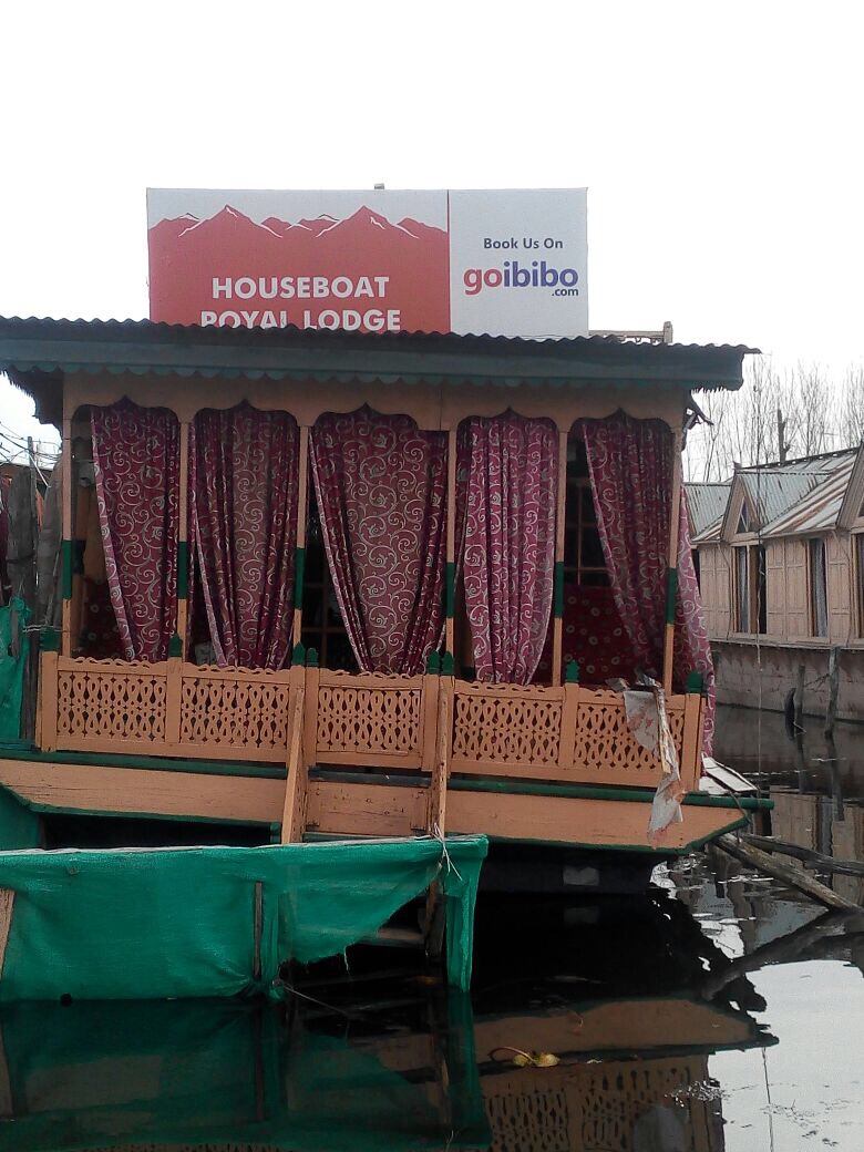 Royal Lodge Group of Houseboats