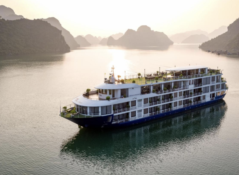 Mon Cheri Cruise Terminal - Mon Cheri Cruise Terminal, WXCJ+CC, Tuan Chau, Quang Ninh, Vietnam
