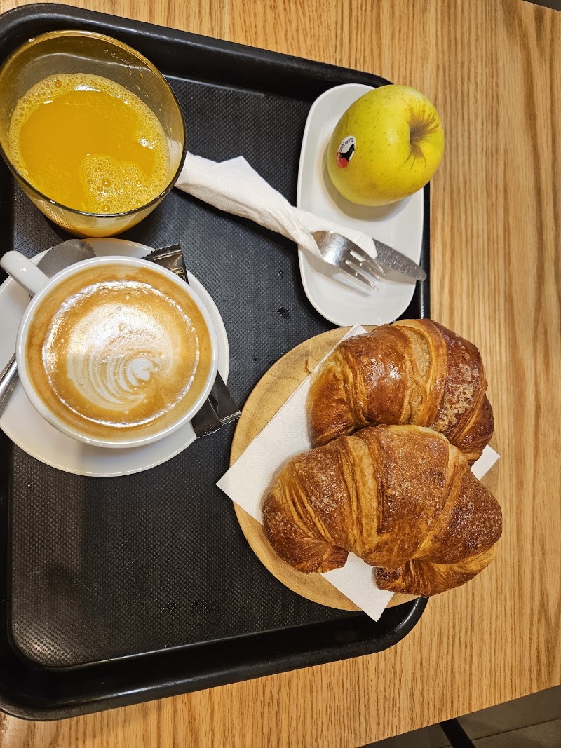 Hotel BestPrice Girona - Hotel BestPrice Girona Carrer Barcelona, 1, 17002 Girona, Spain