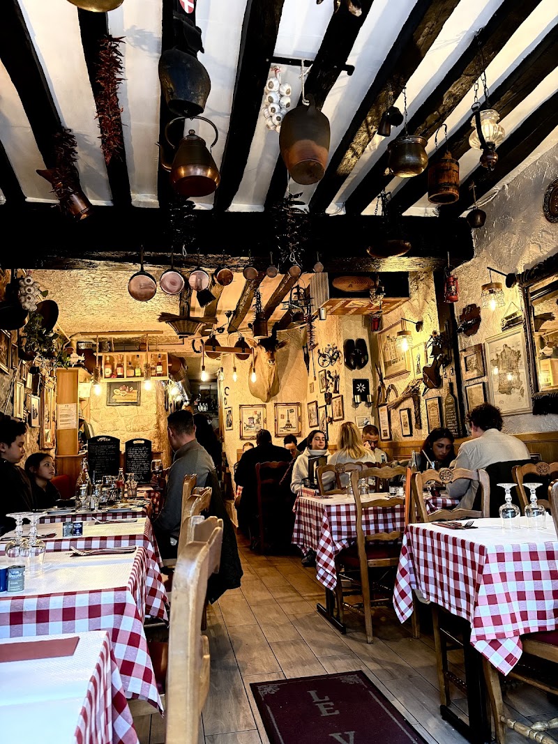 Le Vieux Bistrot - Le Vieux Bistrot 54 Rue Mouffetard, 75005 Paris, France