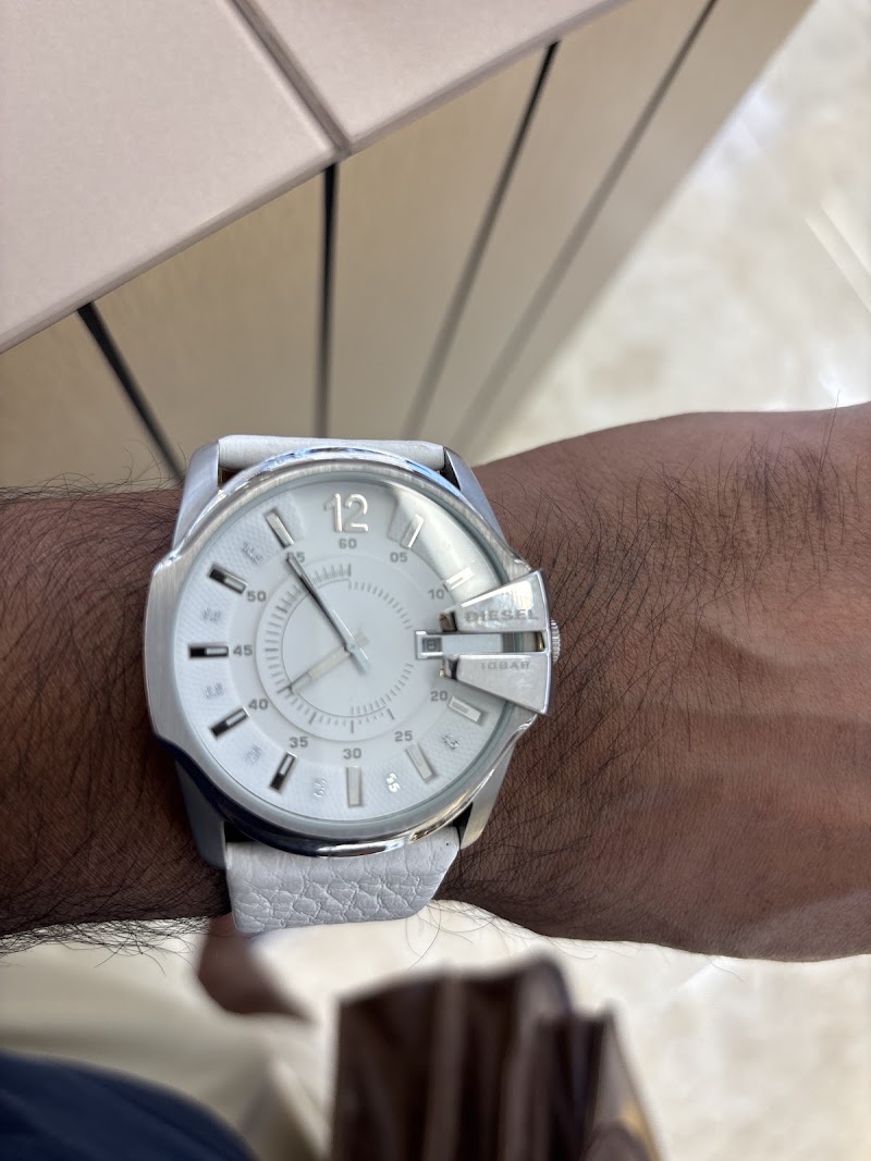 World Of Watches - Ambience Mall - World Of Watches - Ambience Mall UN F109 First, Floor, 1st, Ambience Mall, NH-8, Ambience Island, DLF Phase 3, Sector 24, Gurugram, Haryana 122010, India