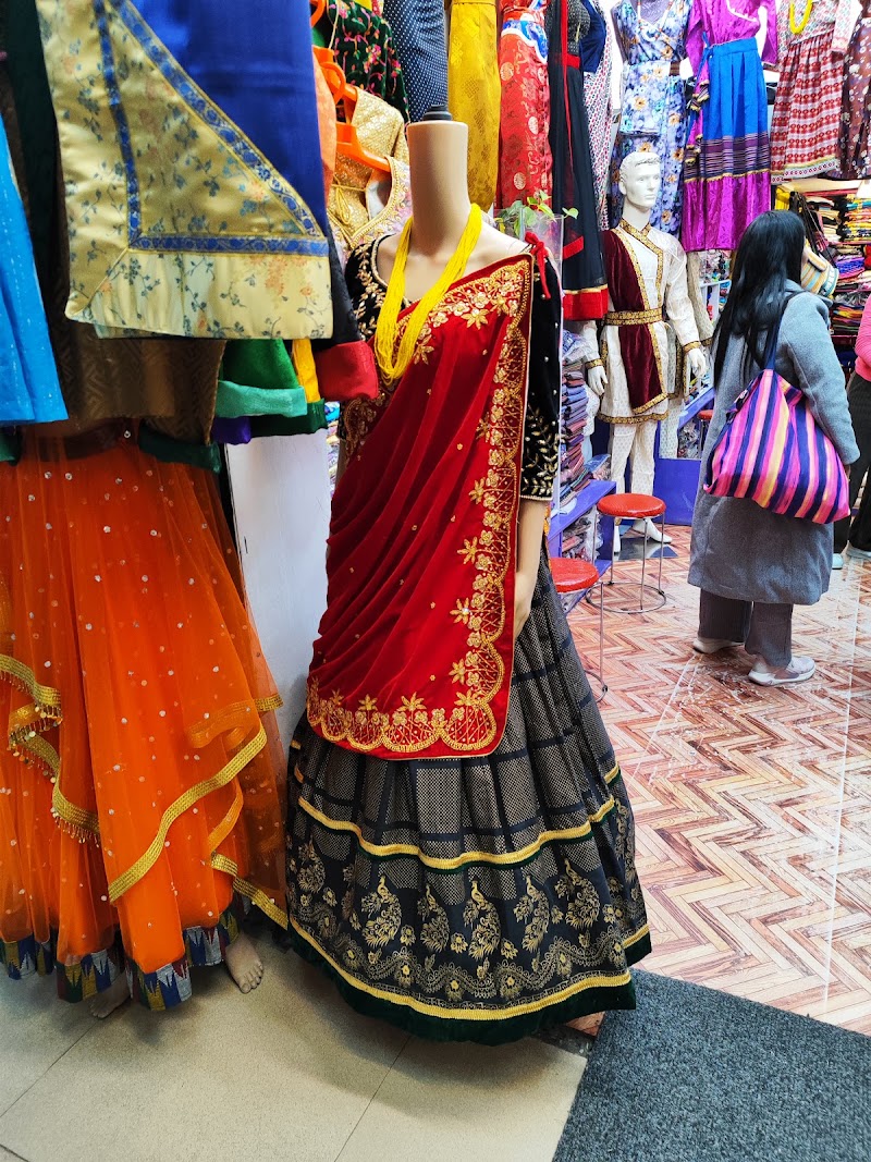 Lal market - Lal market shop no.15, Kanchenjunga shopping complex, 4thfloor, Lal Market Rd, Vishal Gaon, Gangtok, Sikkim 737101, India
