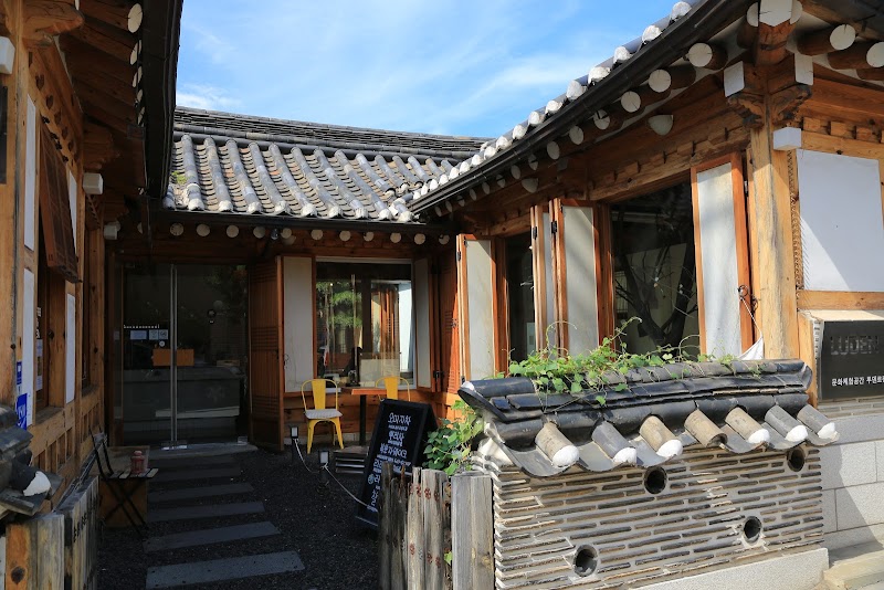 Bukchon Palgyeong - Bukchon Palgyeong Samcheong-ro, Samcheong-dong, Jongno District, Seoul, South Korea
