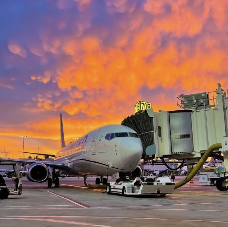 Los Angeles International Airport - Los Angeles International Airport 1 World Wy, Los Angeles, CA 90045, USA