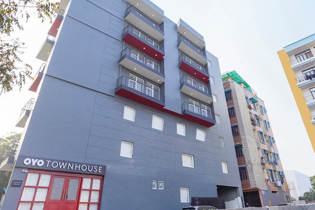 Townhouse by OYO Hotel Royal Adress Nearest Parthala Chowk - Townhouse by OYO Hotel Royal Adress Nearest Parthala Chowk Plot No.104, Garhi Chaukhandi, Sector 121, Noida, Uttar Pradesh 201307, India
