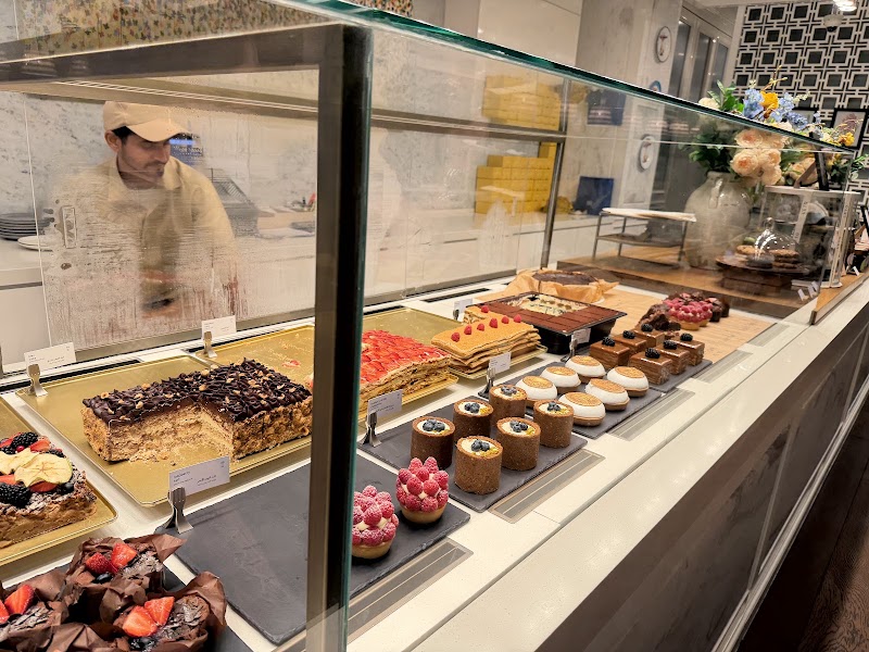 L'ETO - L'ETO, Dubai Dubai Mall - Sheikh Mohammed Bin Rashid Boulevard 3 Dubai Mall (Fashion Avenue), level 2 - برج خليفة - وسط مدينة دبي - دبي - United Arab Emirates