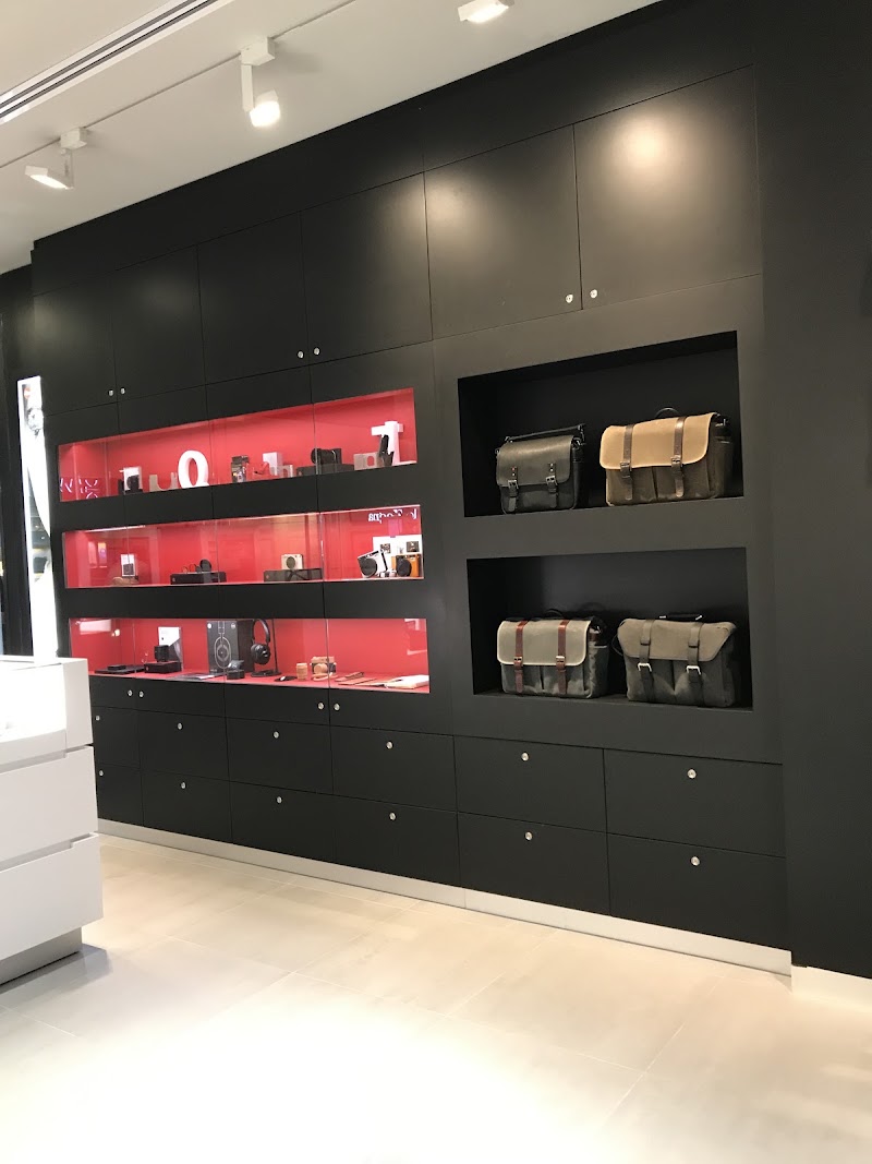 Leica Store Marina Bay Sands - Leica Store Marina Bay Sands 2 Bayfront Ave, # B1 - 82A The Shoppes at Marina Bay Sands, Singapore 018972