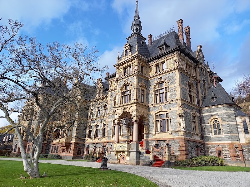 Weingut Schloss Lieser Inh. Thomas Haag - Weingut Schloss Lieser Inh. Thomas Haag, Am Markt 3, 54470 Lieser, Germany