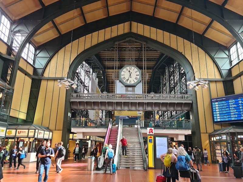 Hamburg Central Station - Hamburg Central Station, Hachmannplatz 16, 20099 Hamburg, Germany